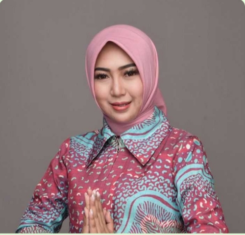 Perempuan Muda dan Cantik Ini Terpilih Sebagai Kades PAW Desa Senggreng