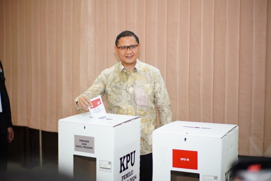 Pj. Wali Kota Batu dan Sekda Kota Batu Salurkan Hak Pilih