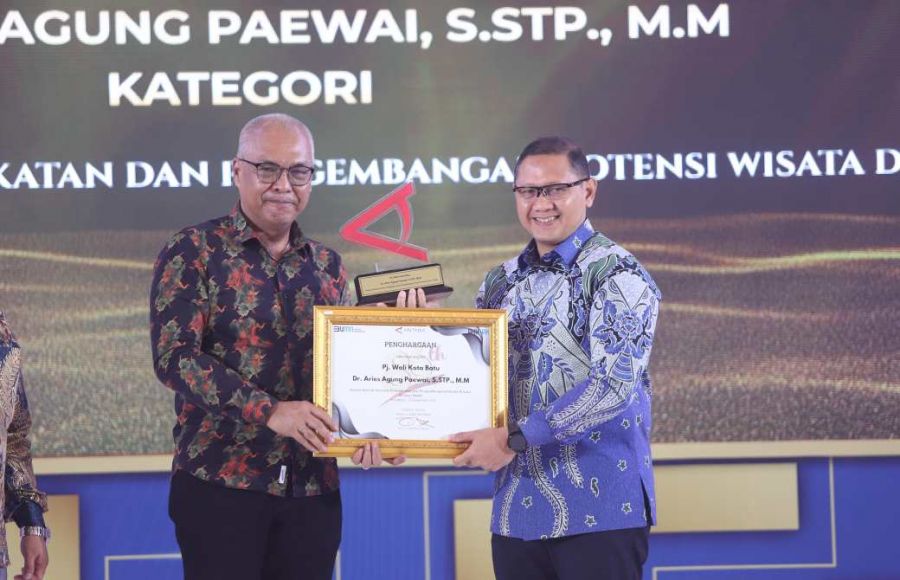 Pj Wali Kota Batu Raih Penghargaan Kepala Daerah Inovator Pengembangan Potensi Wisata di Jatim