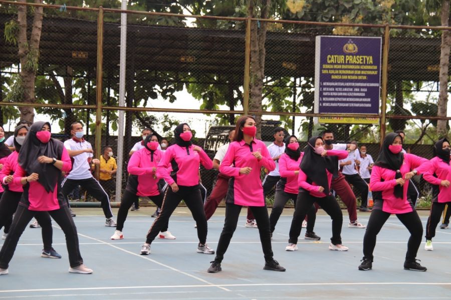 Polres Batu Bersama Bhayangkari Gelar Senam Bersama Capai Herd Immunity