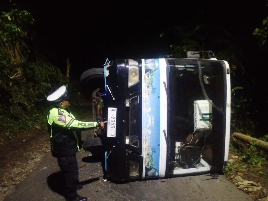 Polres Malang Turun Tangan Dalam Penanganan Kecelakaan di Tanjakan Daun Sempal Pantai Balekambang