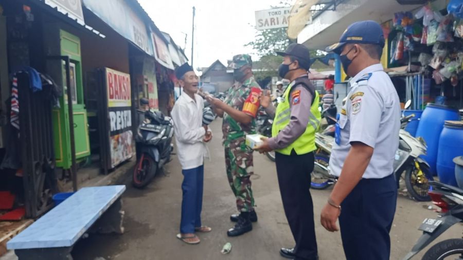 Polsek Pujon Bersinergi Dengan Koramil Pujon Dalam Operasi Yustisi Dukung Pamor Keris