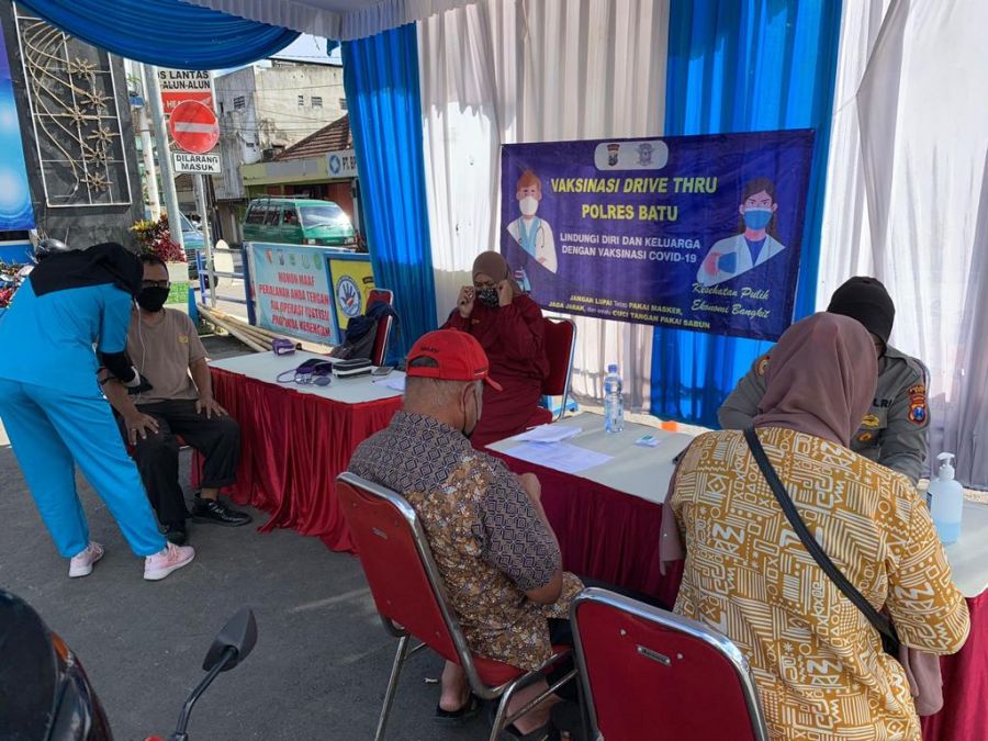 Satlantas Polres Batu Adakan Vaksinasi Drive Thru