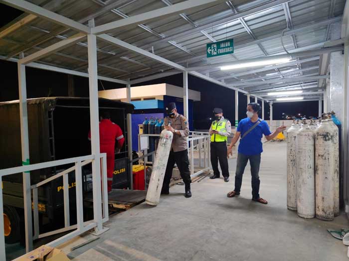 Satreskrim Polres Malang Kawal Pendistribusian Tabung Oksigen