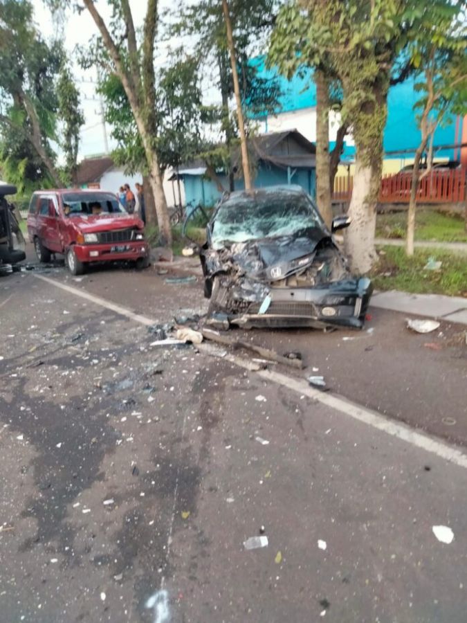 Satu Orang Tewas Dalam Kecelakaan Tiga Kendaraan di Kebonagung