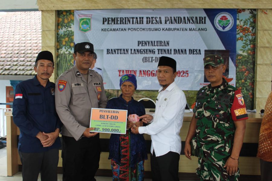 Sebanyak 58 KPM Terima BLT DD Tahap II Tahun 2025 Desa Pandansari Poncokusumo