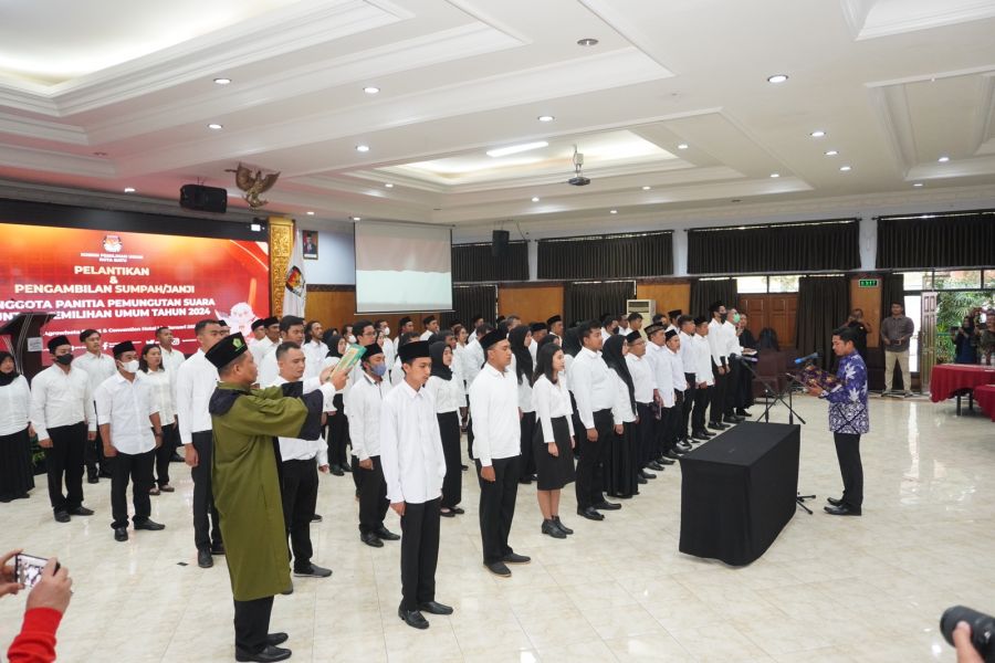 Sebanyak Tujuh Puluh Dua PPS Pemilu 2024 Kota Batu Resmi Dilantik