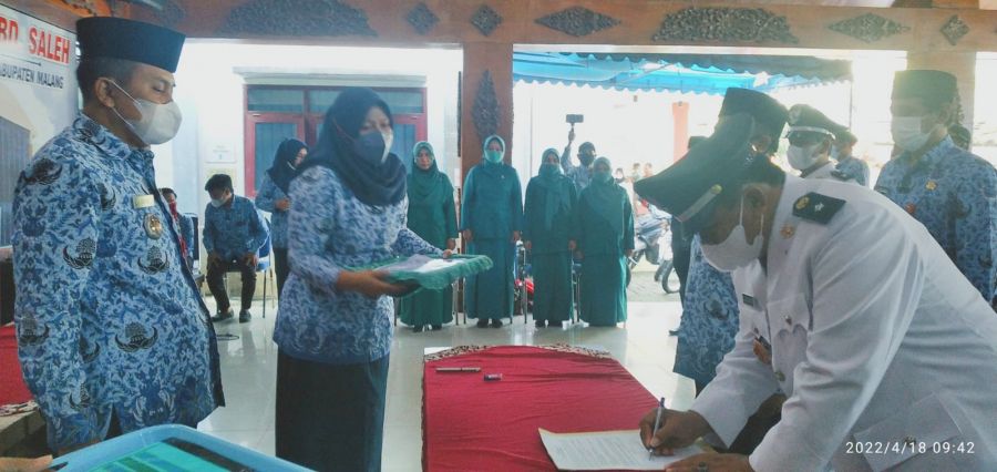 Serah Terima Jabatan Kepala Desa PAW Sumberkradenan