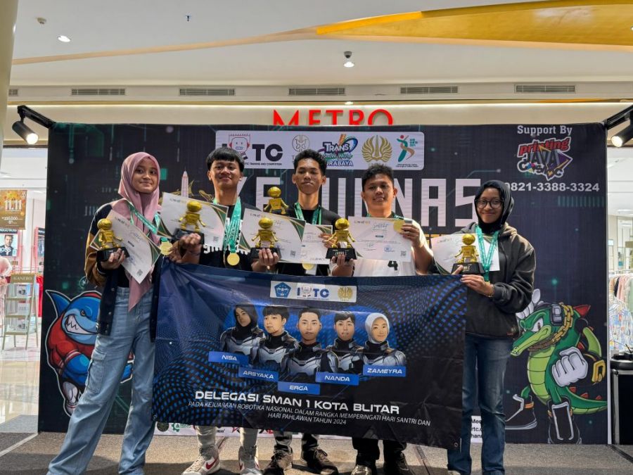 SMAN 1 Kota Blitar Raih Juara 1 Kejuaraan Robotika Tingkat Nasional