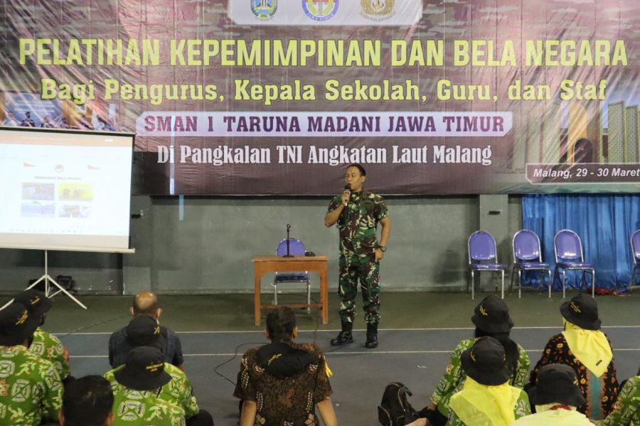 SMAN 1 Taruna Madani Jatim Gelar Pelatihan Kepemimpinan dan Bela Negara