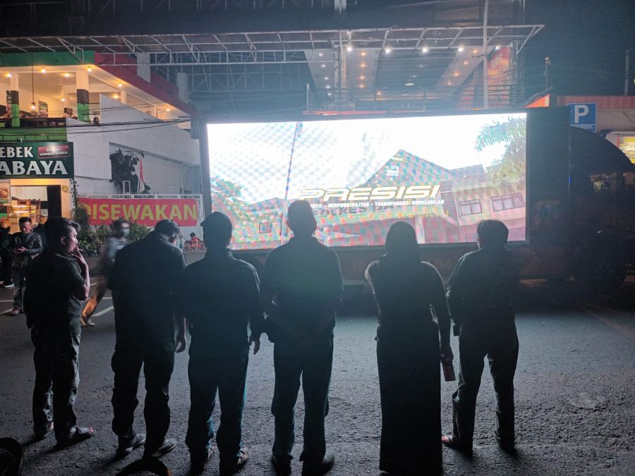 Sosialisasi Prokes Covid-19, Polda Jatim Turunkan Mobil Videotron di Jalanan Kota Batu