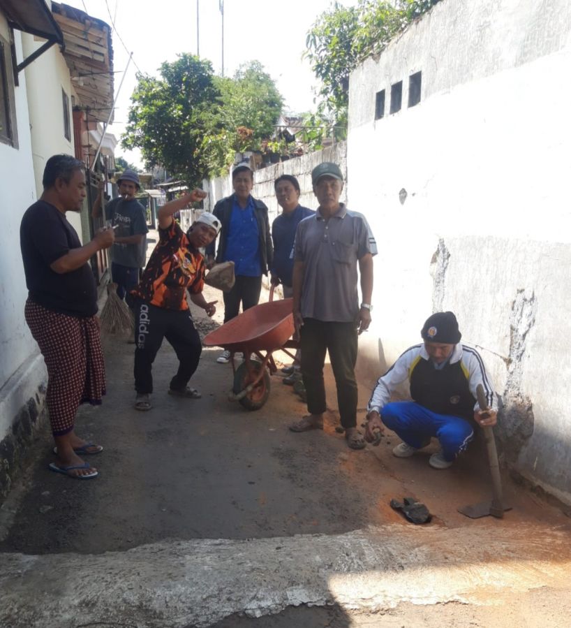 Tingkatkan Perekonomian, Warga Song-song Gotong-royong Bangun Jalan Kampung