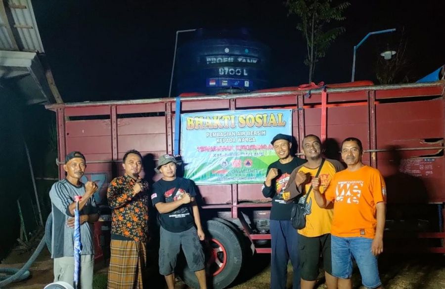 VES Community Region Malang Raya Baksos Bagikan Air Bersih
