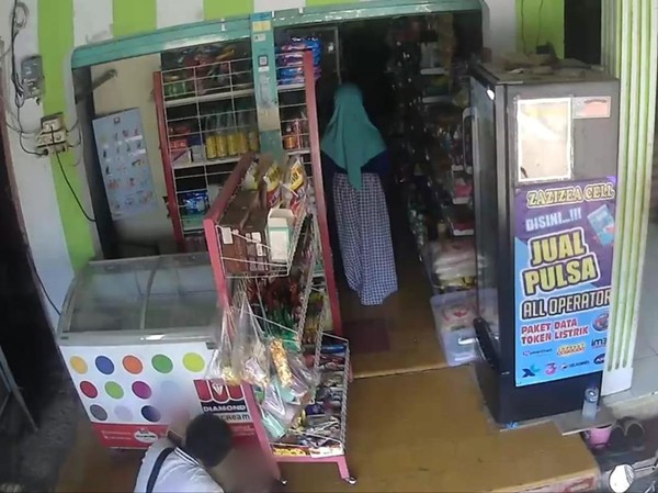 Viral Pria Cium Anak Bukan Pelecehan, Kapolsek Sidayu Didesak Untuk Minta Maaf
