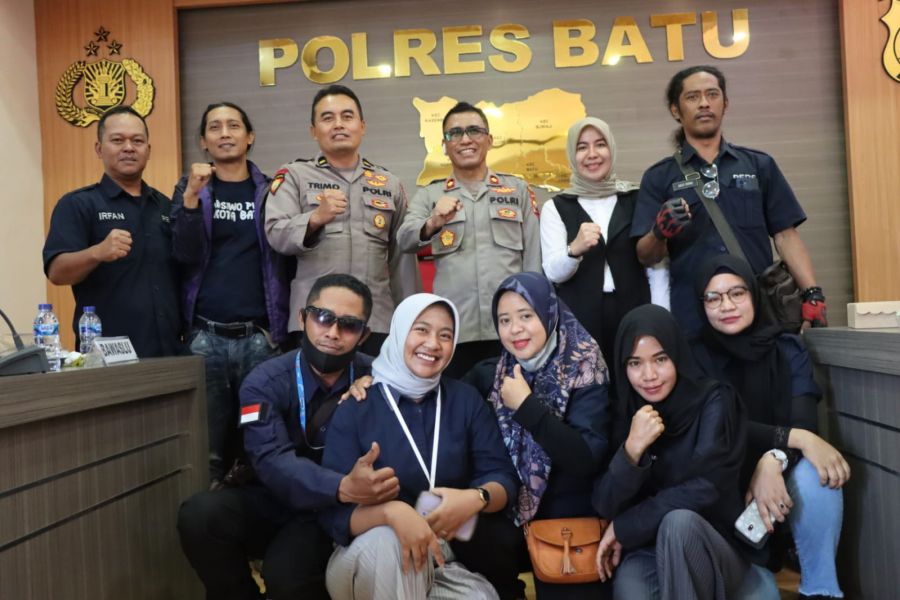Wakapolres Batu dan Jurnalis Pokja Polres Batu Ikuti Diskusi dan Pelatihan Peliputan Pemilu 2024