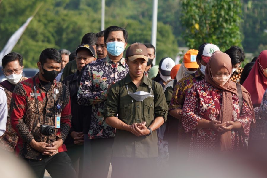 Wali Kota Batu Panen Hasil Pertanian dan Serahkan Bantuan pada Gapoktan