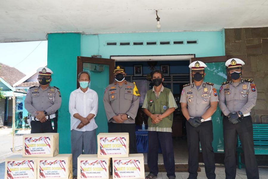 Warga Terdampak Covid-19 Menjadi Sasaran Baksos Bhayangkara Untuk Negeri