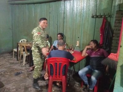 Pencegahan Karhutla Terus Dilakukan, Babinsa Koramil 05/Bukit Batu Bersama Warga Laksanakan Patroli